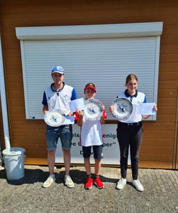 Kenji Donselaar, (U15), Sophie Bakker (U20) en Roy Vaanholt (U25)  Federatie Kampioenen HFMN Dobbervissen 2023