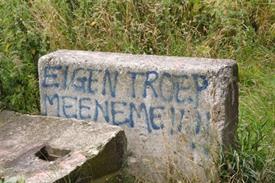 Troep opruimen!